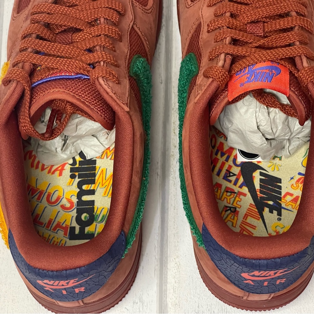 NIKE Men's  Air Force 1 Low Somos Familia Redstone size 10.5 US - Picture 9 of 12